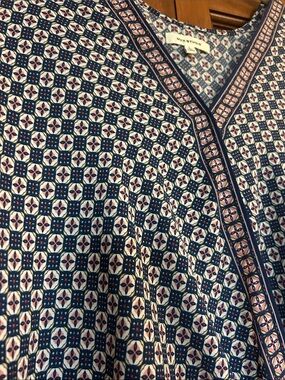 Max Studio Navy/Pink Geo Print V-Neck Blouse